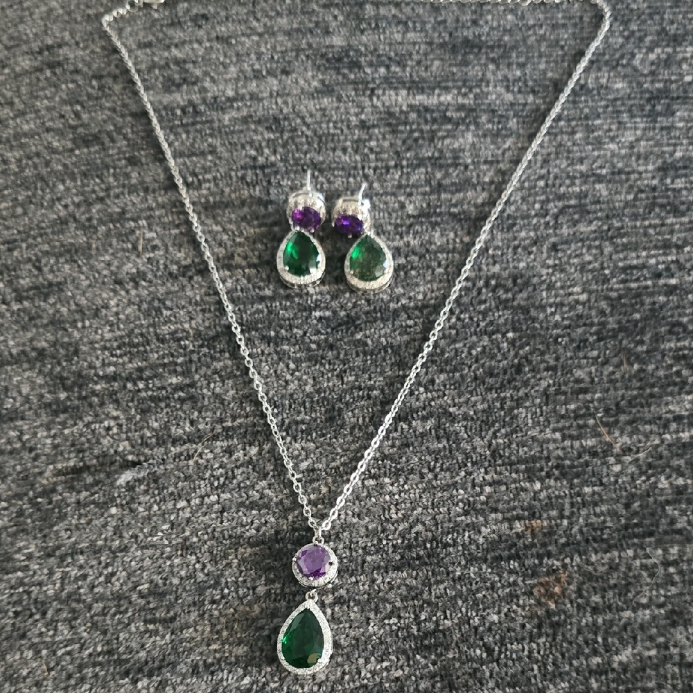 Elegant Silver and Green Jewelry Set